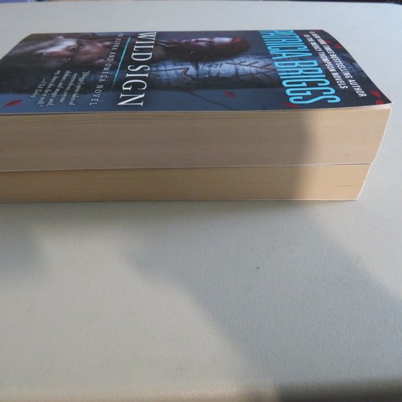(2) Patricia Briggs Novels - "Wild Sign" & " The Hob's Bargain" - Picture 4 of 4